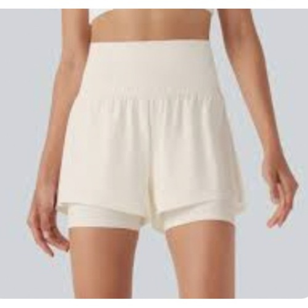 Halara High Waisted 2-in-1 Running Shorts 5" Inseam Pockets Cream Size Small